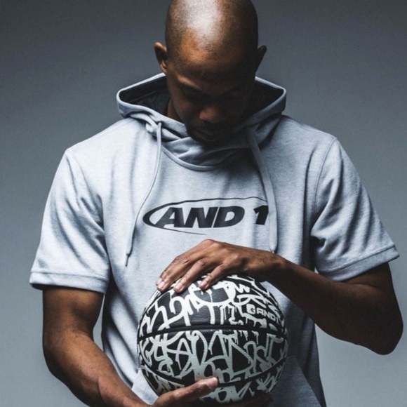 2/40$ Men’s AND1 gray Short Sleeve Hoodie with pouch pocket size medium - Picture 9 of 9